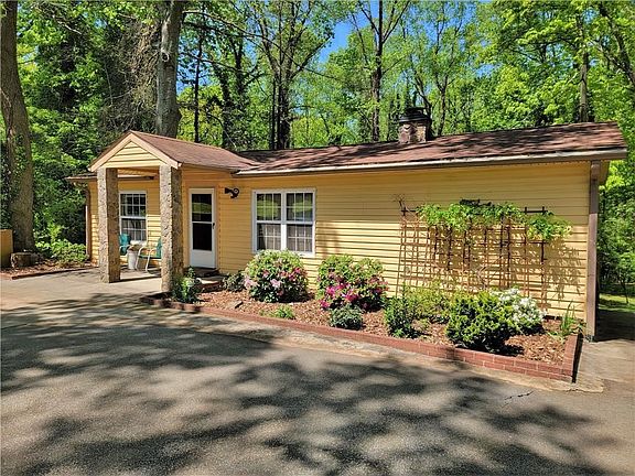 2nd image of 119 Woodland Dr
