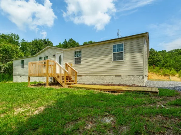 566 Woods Rd, Tunnel Hill, GA 30755