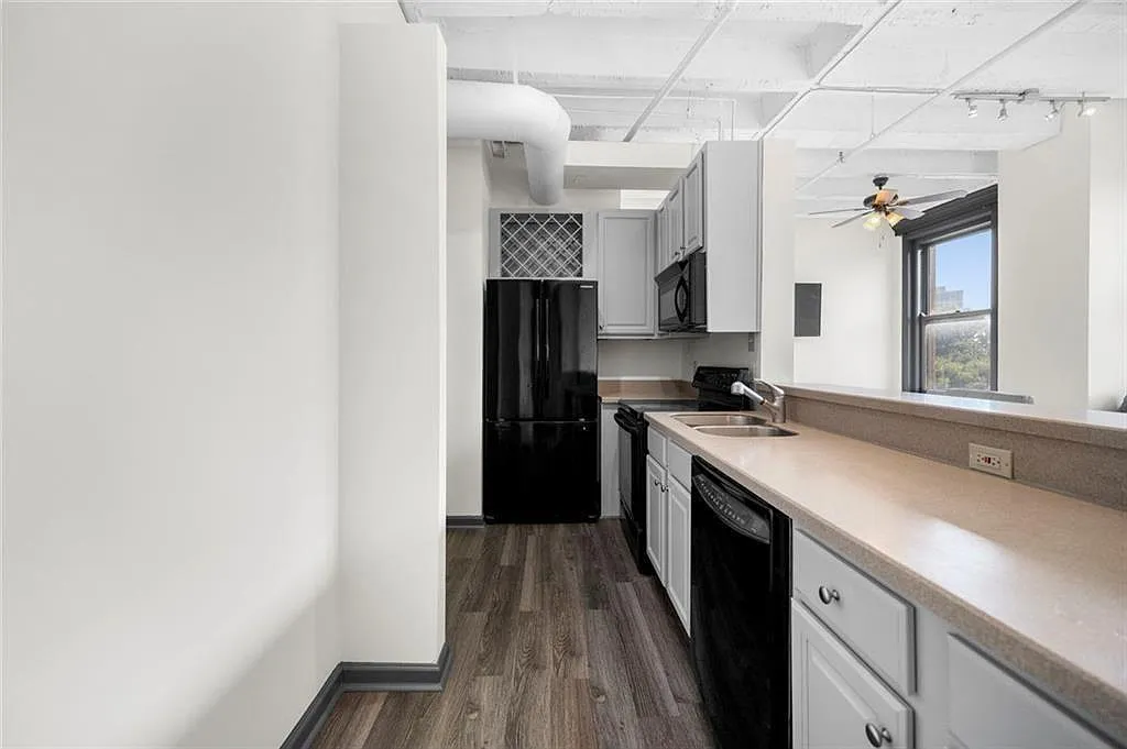 2 bed, 2.0 bath, 1032 sqft, $2,100 — Photo 3
