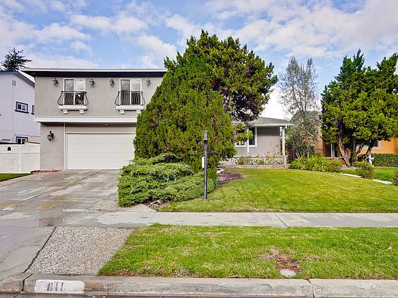 2nd image of 811 Colleen Dr
