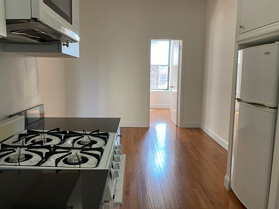 2nd image of 194 Bleecker St APT 5D