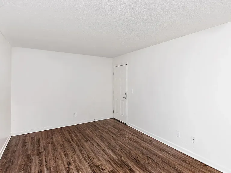 Crystal Pointe — Photo 19