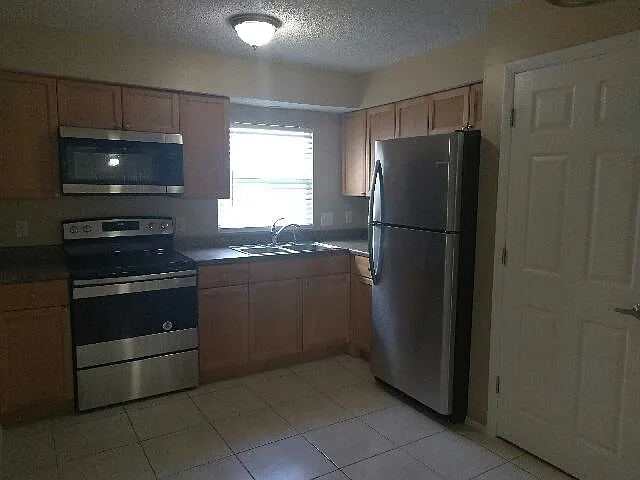 2015 S Tuttle Ave #4 — Photo 6