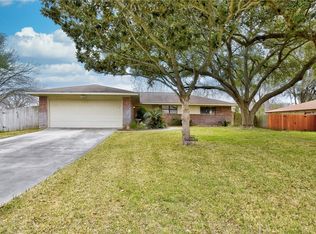 507 Woodlake Dr, Mc Queeney, TX 78123
