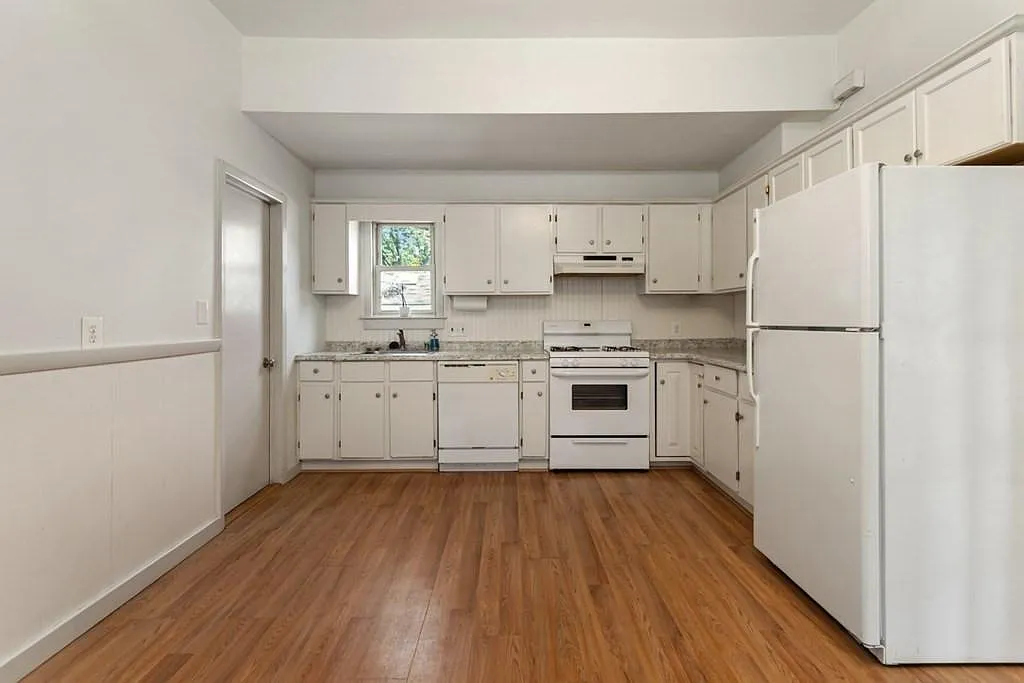 2 bed, 1100 sqft, $2,650 — Photo 3