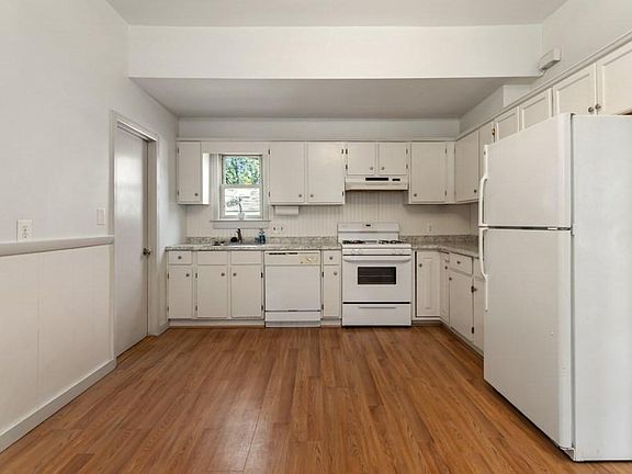 3rd image of 40 Bancroft Ave Floor 1