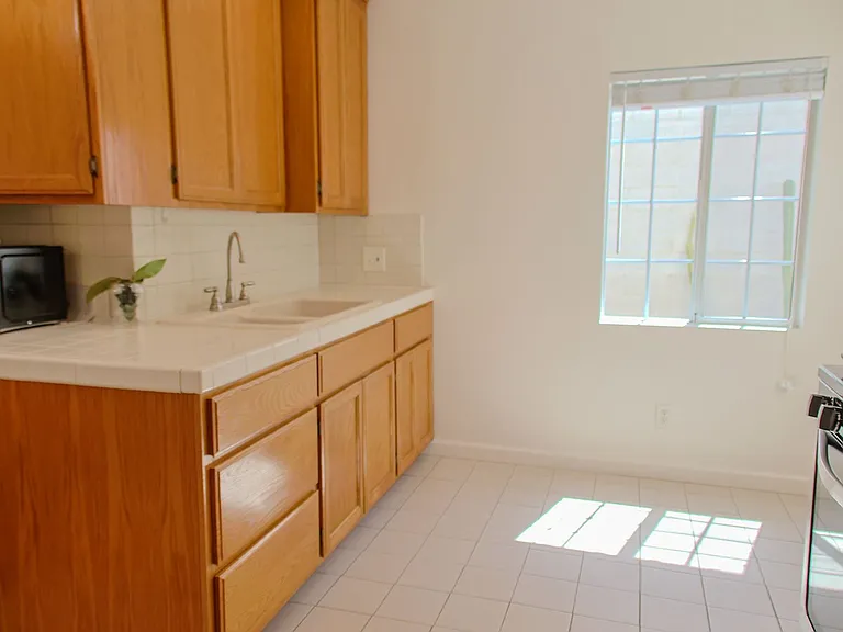 Garfield Avenue Apartments — Photo 26
