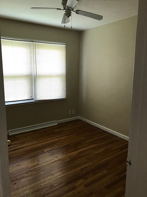 2nd image of 204 E Cherry St