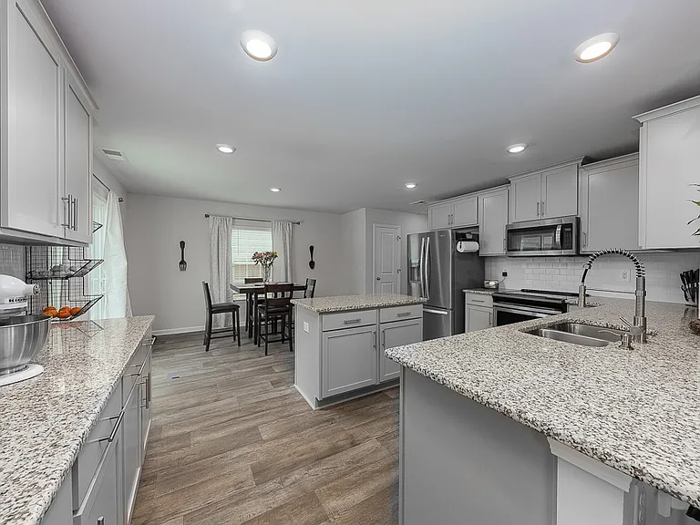 416 Isabelle St — Photo 11