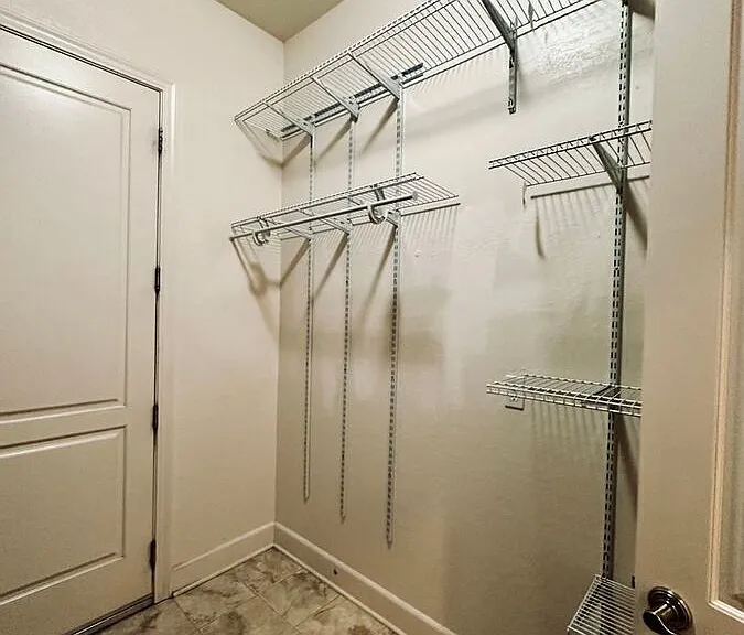 9160 Mount Pleasant Dr — Photo 33