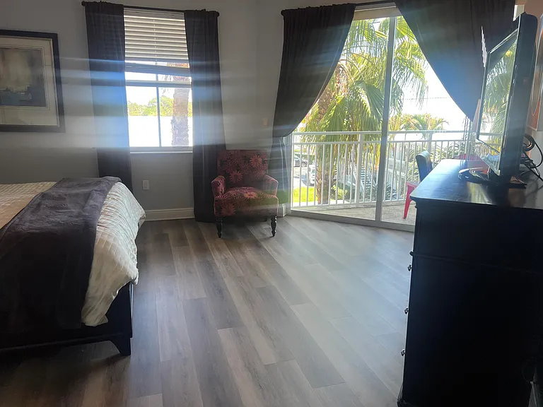 975 NW Flagler Ave — Photo 19