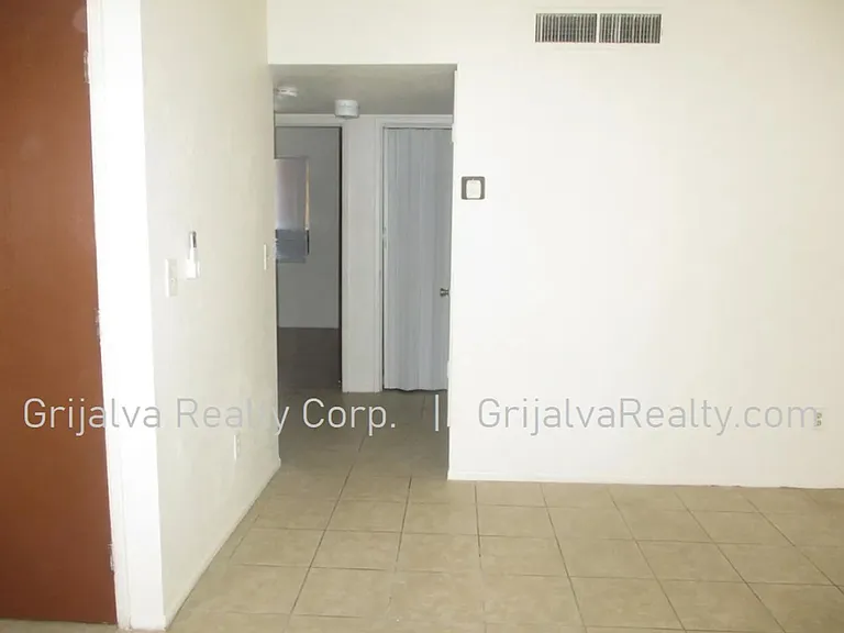 2439 Fontana — Photo 3