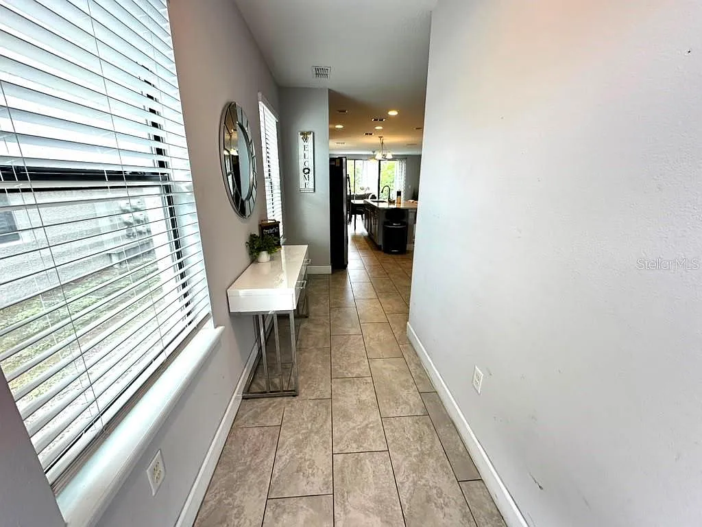 4 bed, 3.5 bath, 1721 sqft, $2,550 — Photo 4