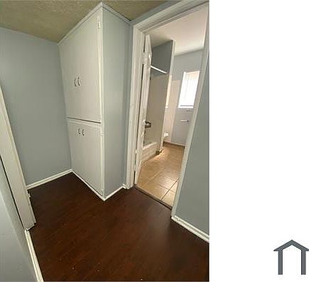 4th image of 12117 York Ave APT B