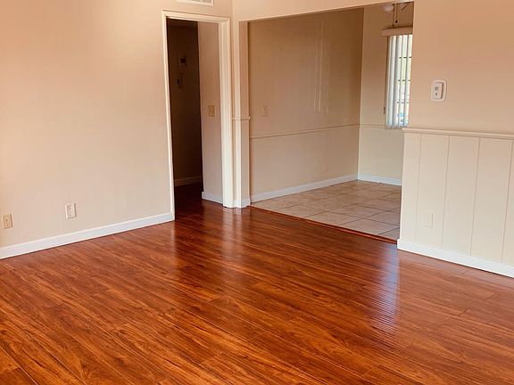 4th image of 15907 Victory Blvd #202