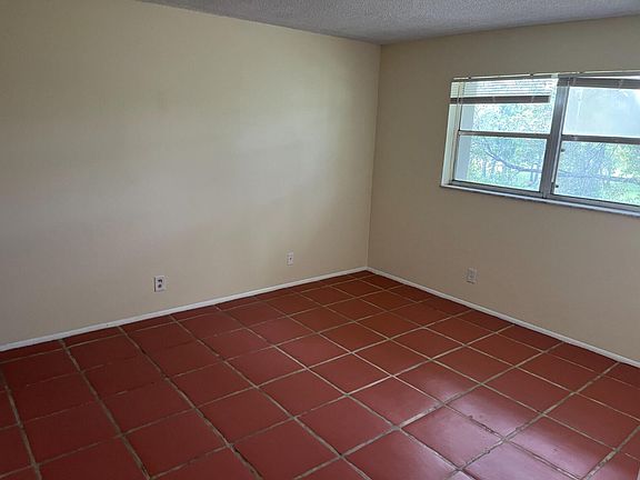 5th image of 7911 Colony Cir N APT 305
