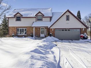 5177 Elizabeth Ln, Almont, MI 48003
