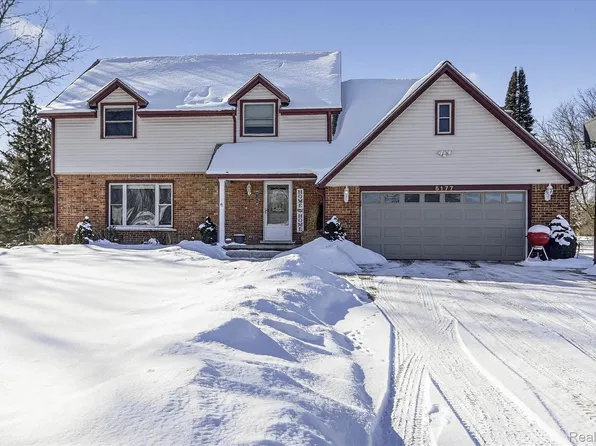 5177 Elizabeth Ln, Almont, MI 48003