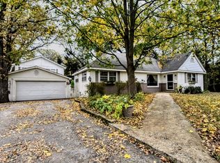 2329 Highmoor Rd, Highland Park, IL 60035