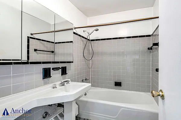 Rented by Anchor Associates | media 20