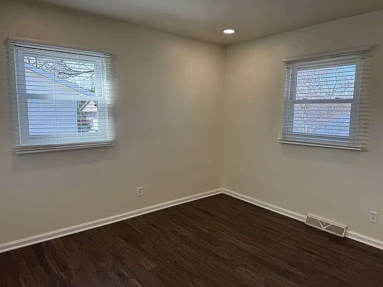 2319 Pinehurst Dr — Photo 8