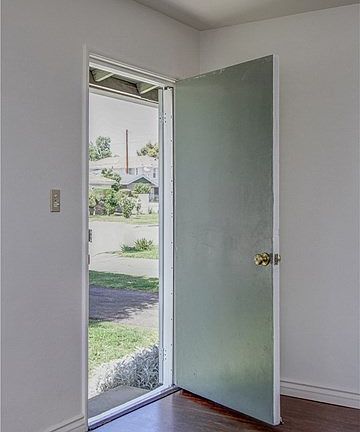 3rd image of 5040 Sultana Ave