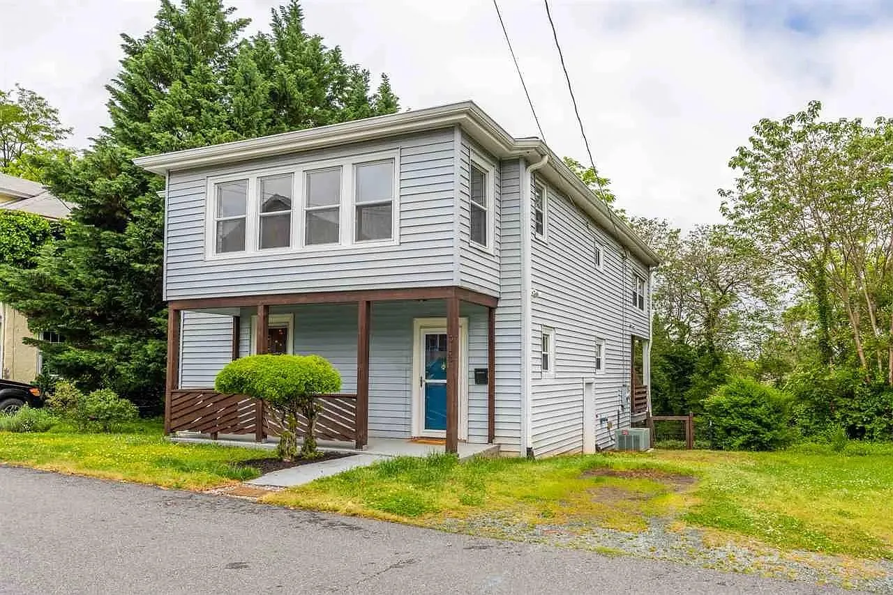 3 bed, 2130 sqft, $2,700 — Photo 1