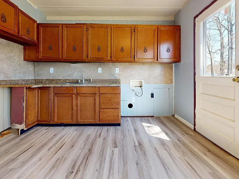 372 Home Ave — Photo 4