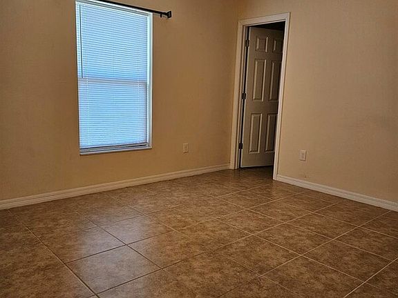 4th image of 1632 SW 33rd Ter