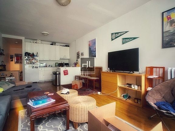 3rd image of 525 5th St APT 1R