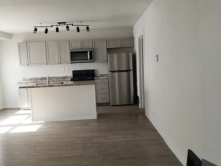 422 3rd Ave E #1 — Photo 3