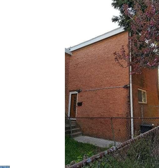 1st image of 621 E 5th St