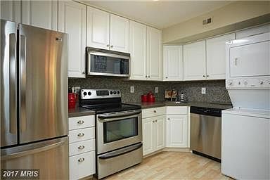 3rd image of 832 Azalea Dr
