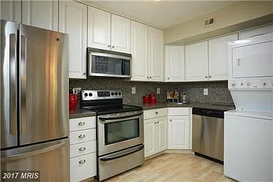 832 Azalea Dr — Photo 3