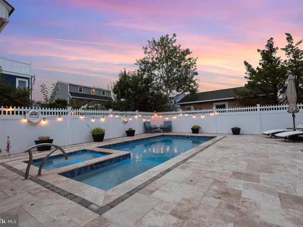 316 N 7th St, Surf City, NJ 08008