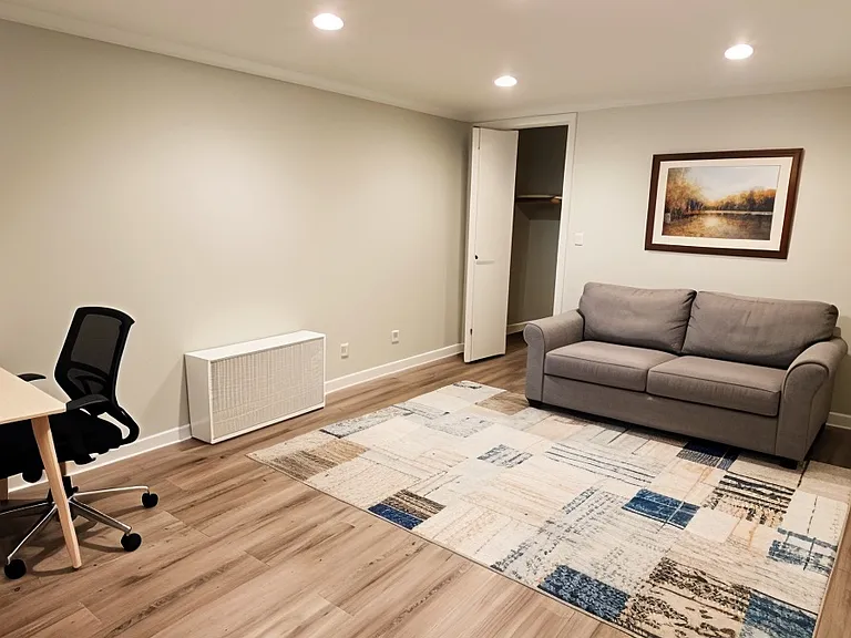 Flex room to use as office, gym or extra sleeping area