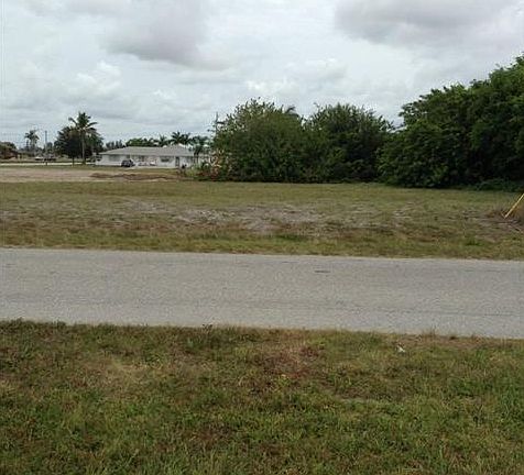 3rd image of 722/724 SW 35th Ter