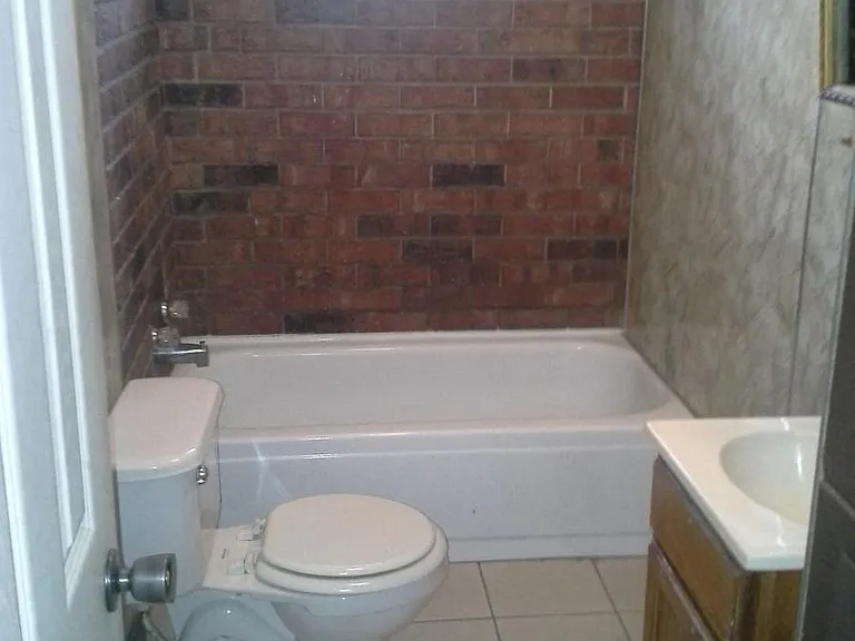 100 Myra St — Photo 3