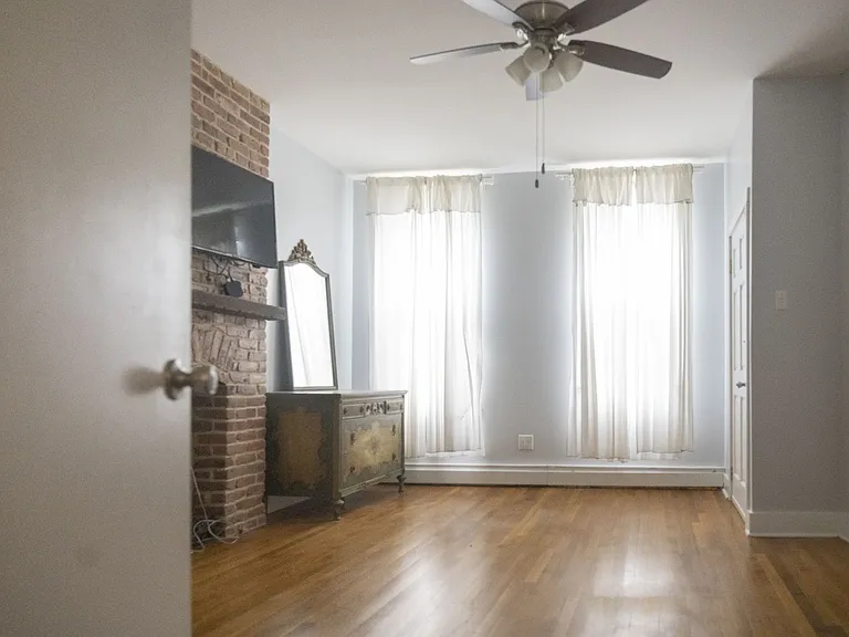 1206 Saint Marks Ave #1 — Photo 32