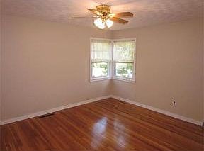 3rd image of 18 Woodway Dr