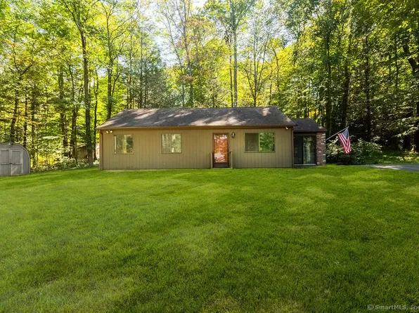 66 Narragansett Trail, Newtown, CT 06482