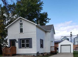 655 Purdy St, Jesup, IA 50648