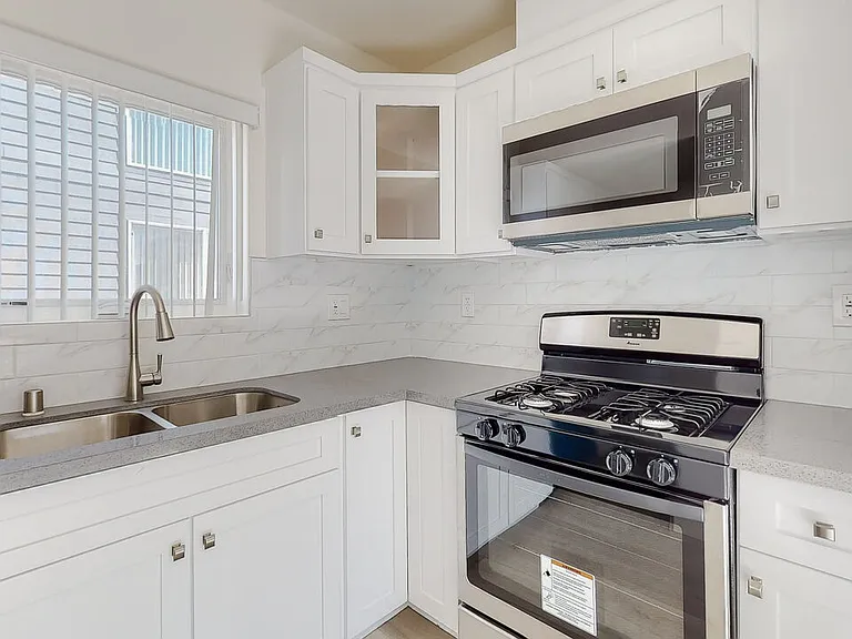 237 Rosemont Ave — Photo 2