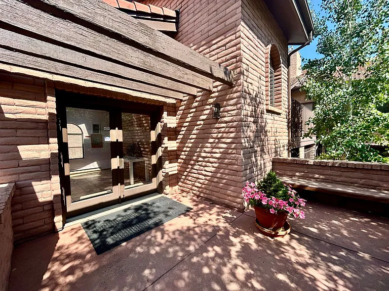 4415 Laguna Pl — Photo 45