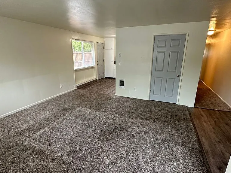 West Apartments — Photo 8