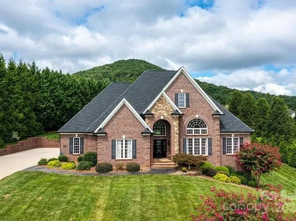 1085 Baker Barn Rd, Hickory, NC 28602