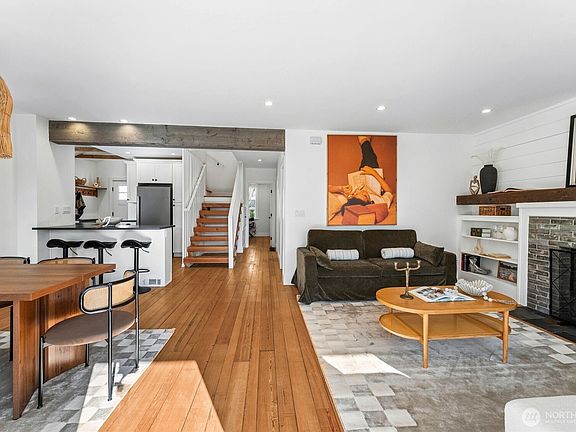 4th image of 6010 49th Avenue SW