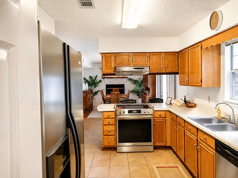 4008 Breezy Hill Ln — Photo 18