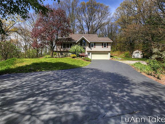 2nd image of 3035 Hoag Ave NE