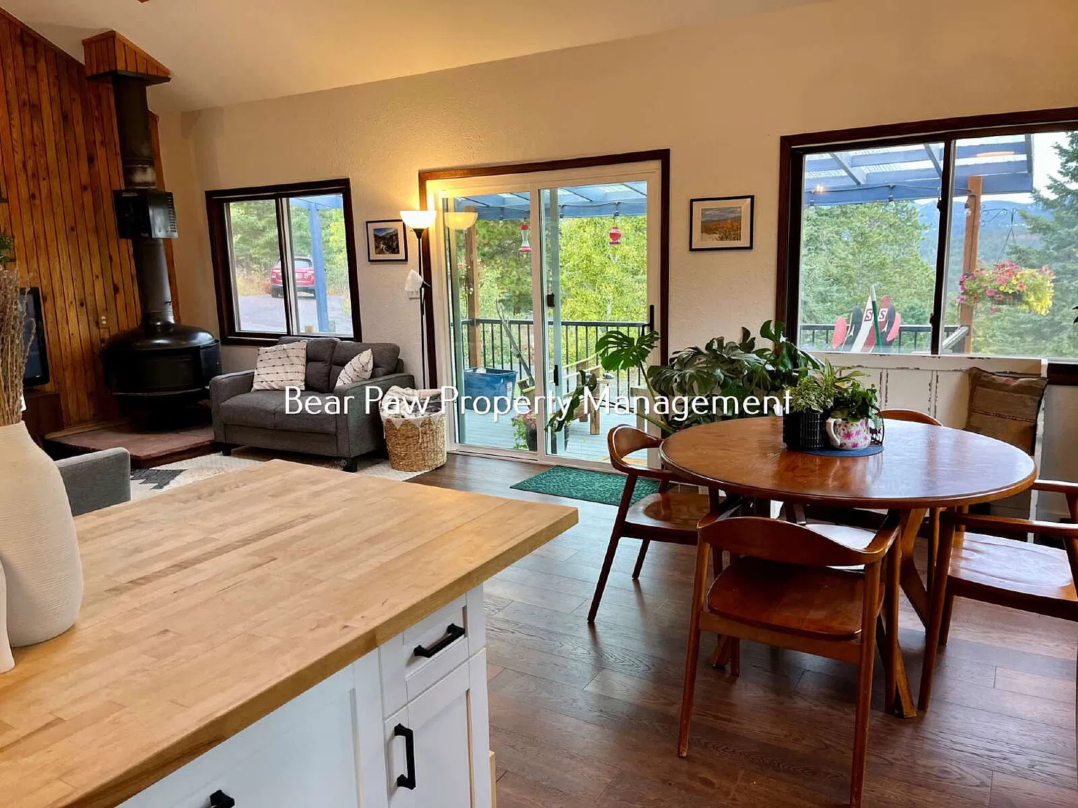 3 bed, 2.0 bath, 2001 sqft, $3,700 — Photo 4